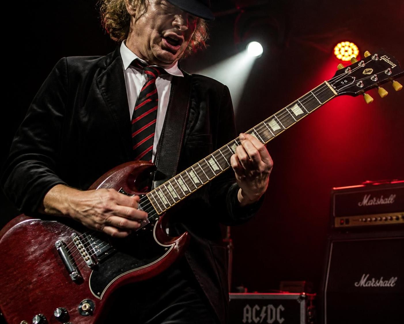 découvrez comment jouer les morceaux d'ac/dc à la guitare avec des riffs emblématiques, des tablatures faciles à suivre et des tutoriels adaptés aux débutants pour progresser rapidement.