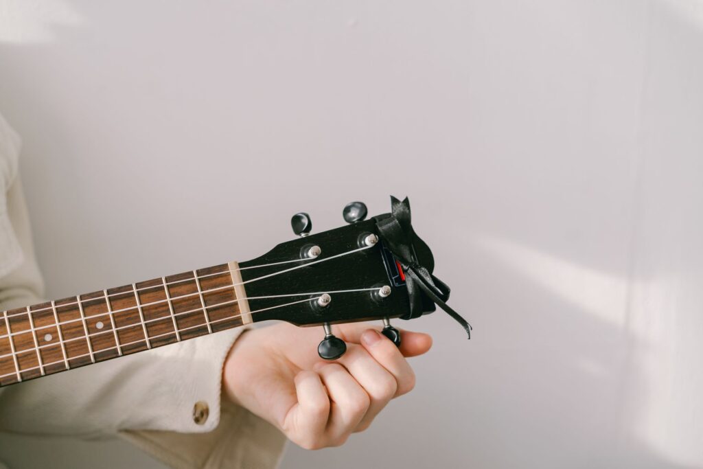 Comment accorder une guitare avec — accordeur de guitare avec écran numérique